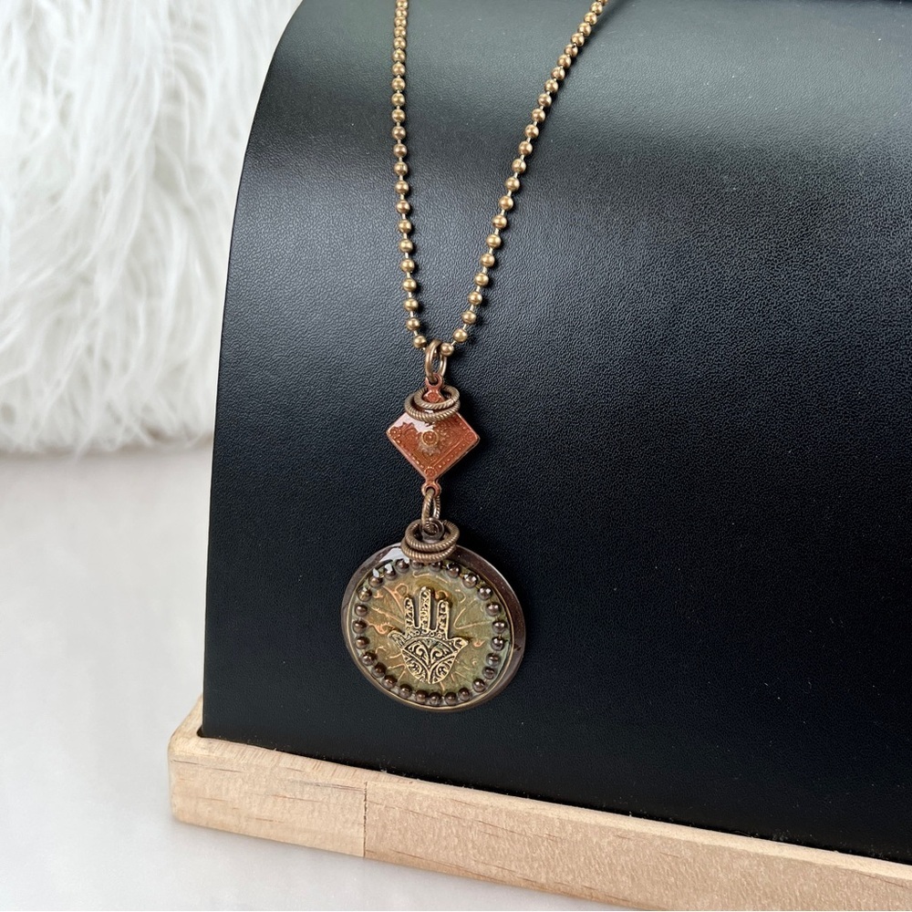 Gorgeous, bohemian chic, hand, zen pendant necklace - Picture 6 of 8